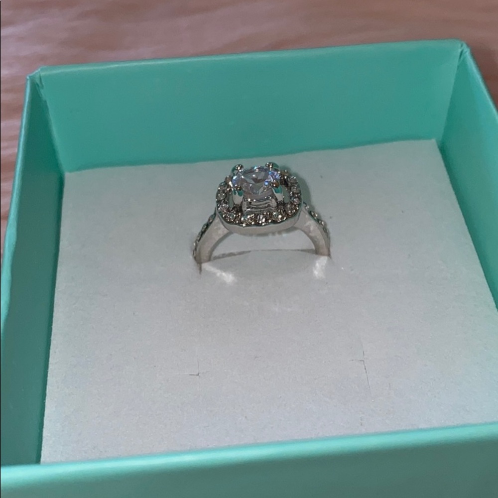 Ring - Picture 3 of 6